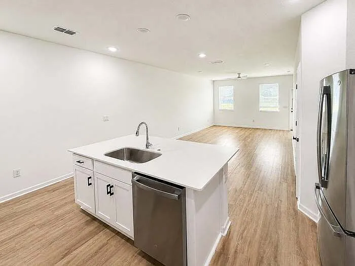8668 Elmo Rd — Photo 4
