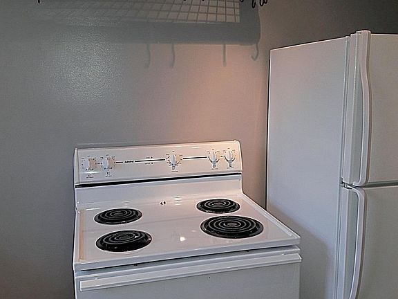 5th image of 437 W Cambourne St