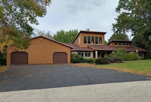 2nd image of 8491 Idyllview Ave