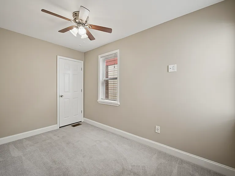 2354 Duncan St — Photo 9