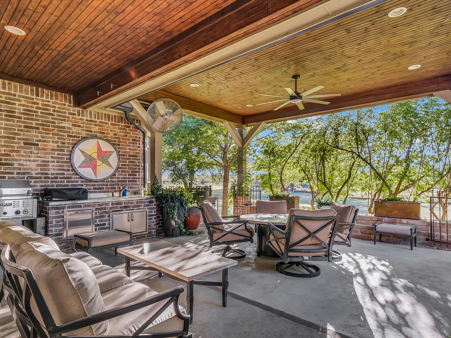 917 Crown Valley Dr