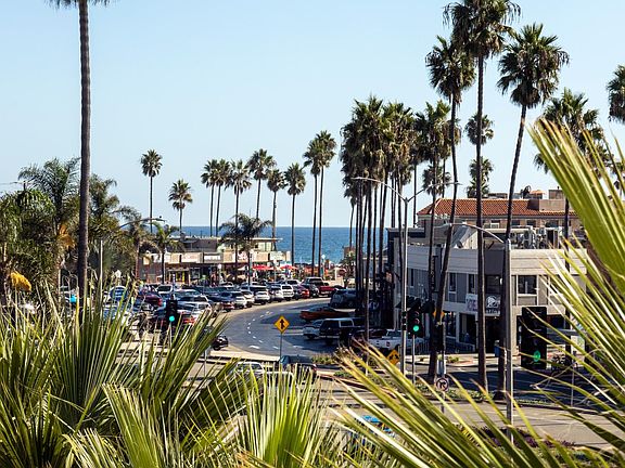 4th image of 2280 Newport Blvd #202