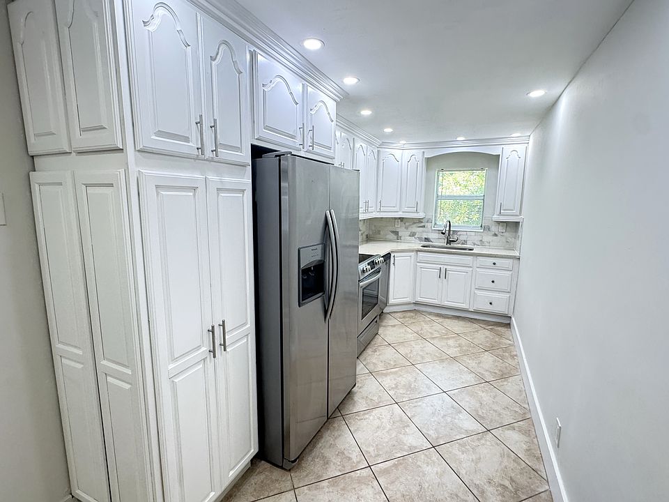 1st image of 853 SE 4th Ct APT 9