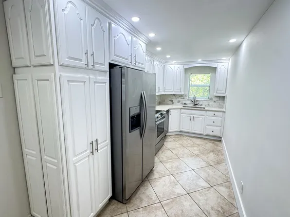 853 SE 4th Ct APT 9, Deerfield Beach, FL 33441