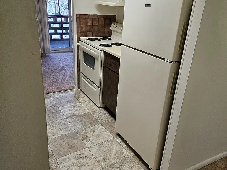 Lake Club Apartments — Photo 28