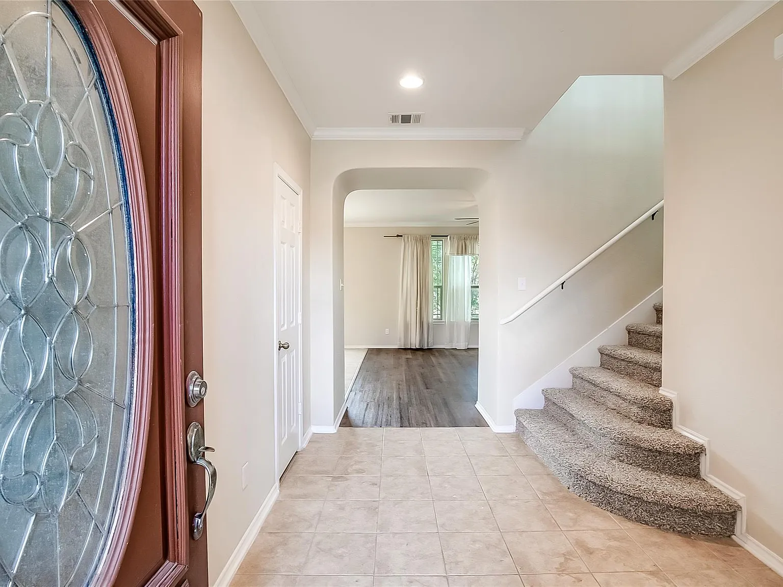 3 bed, 2.5 bath, 2336 sqft, $2,095 — Photo 4
