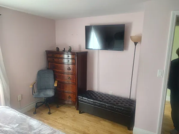 4761 Four Seasons Dr, Liverpool, NY 13088