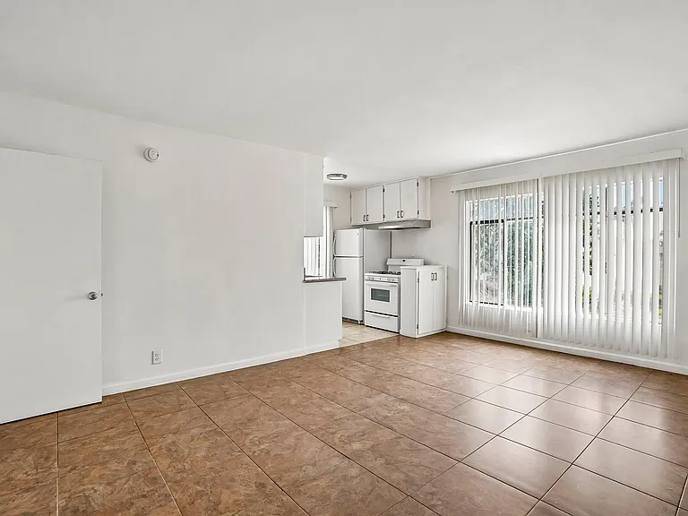 3867 Potomac Ave. — Photo 29