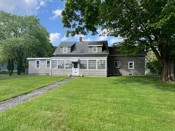 41 Floral St, Taunton, MA 02780