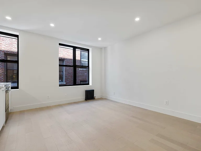 301 W 22nd St #22 — Photo 3