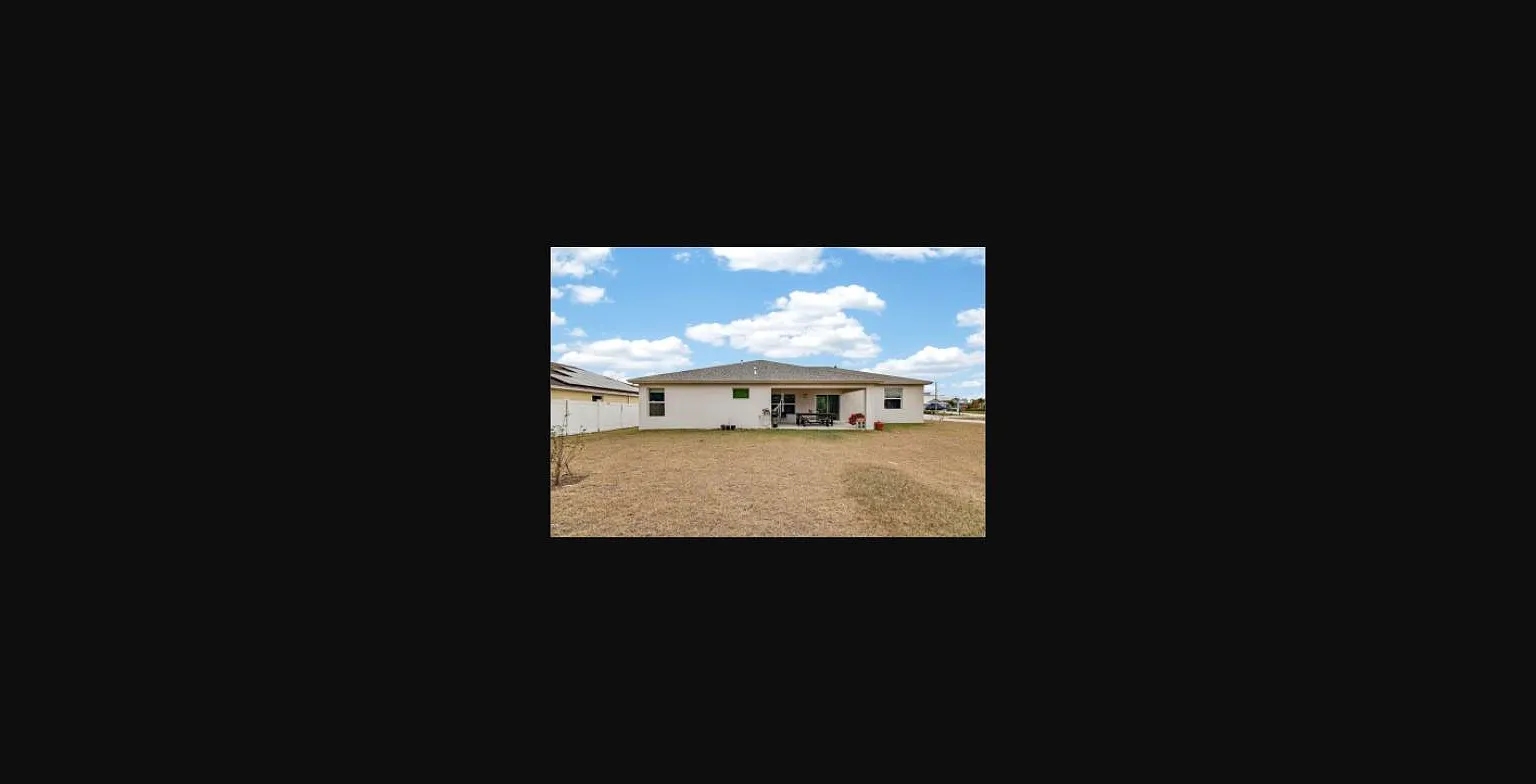 4 bed, 2263 sqft, $4,200 — Photo 2
