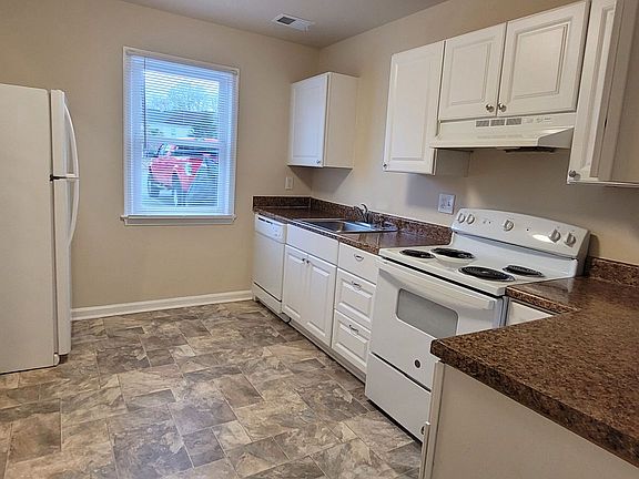 2nd image of 724 Olde Greenwich Cir
