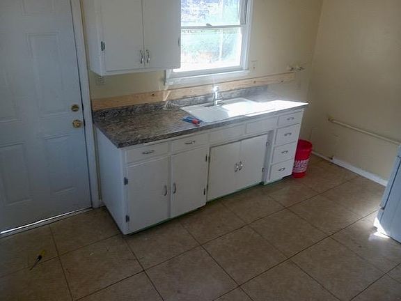 2nd image of 516 E Fredricks St #B