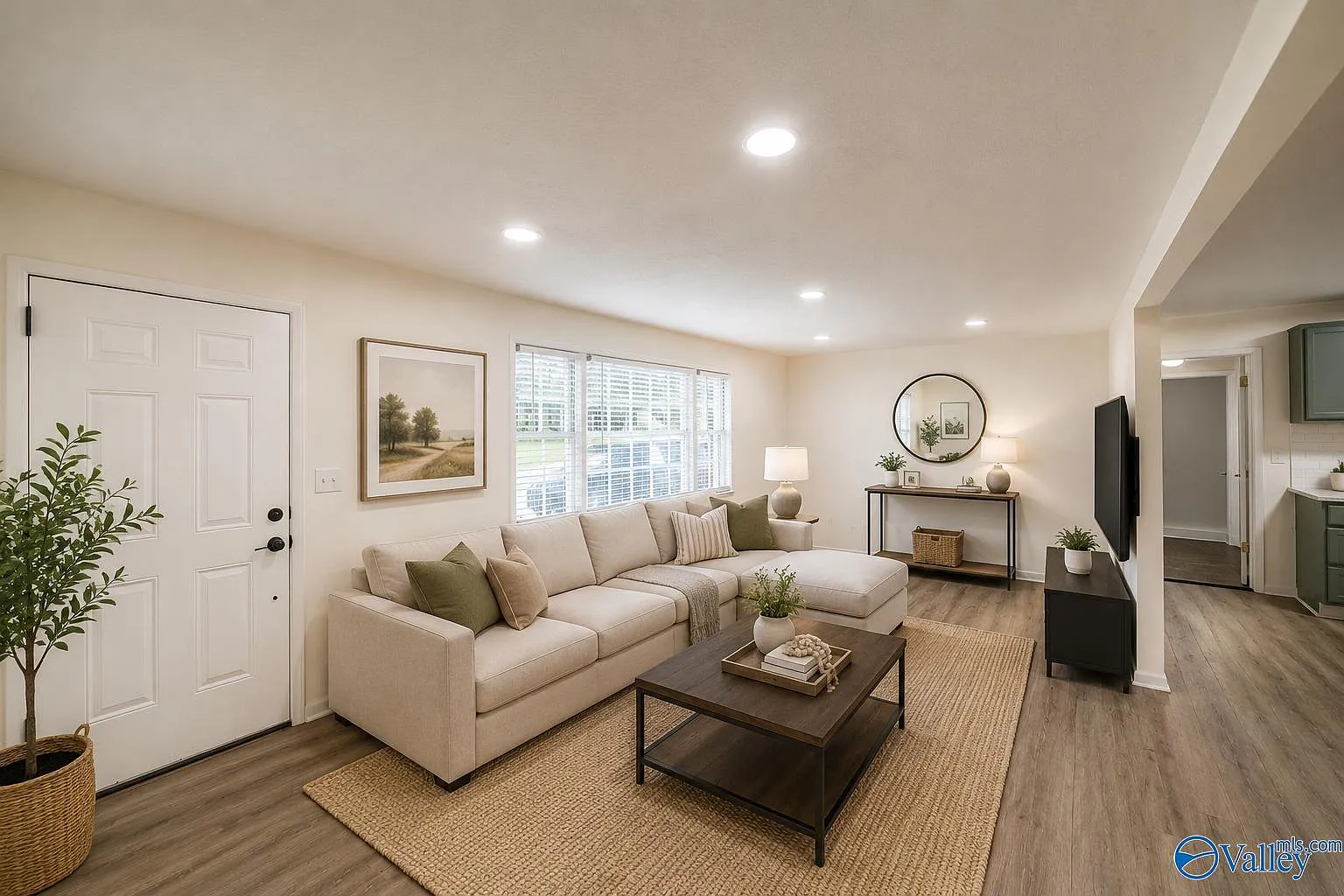 3 bed, 2.0 bath, 1710 sqft, $1,750 — Photo 2
