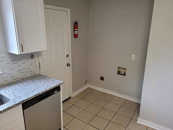 4th image of 612 Golden St #3