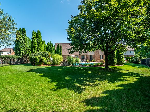 5th image of 19231 Augusta Dr