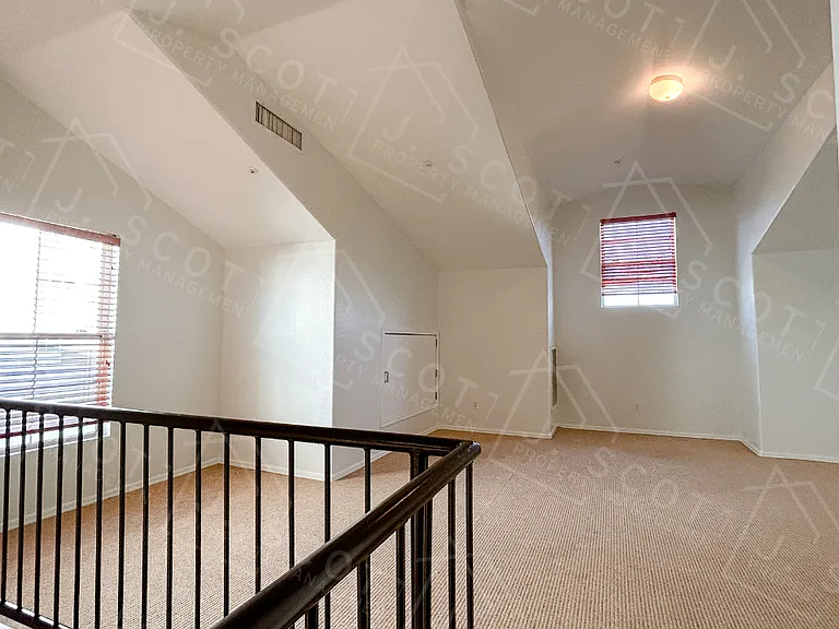 746 N Laguna Dr — Photo 7