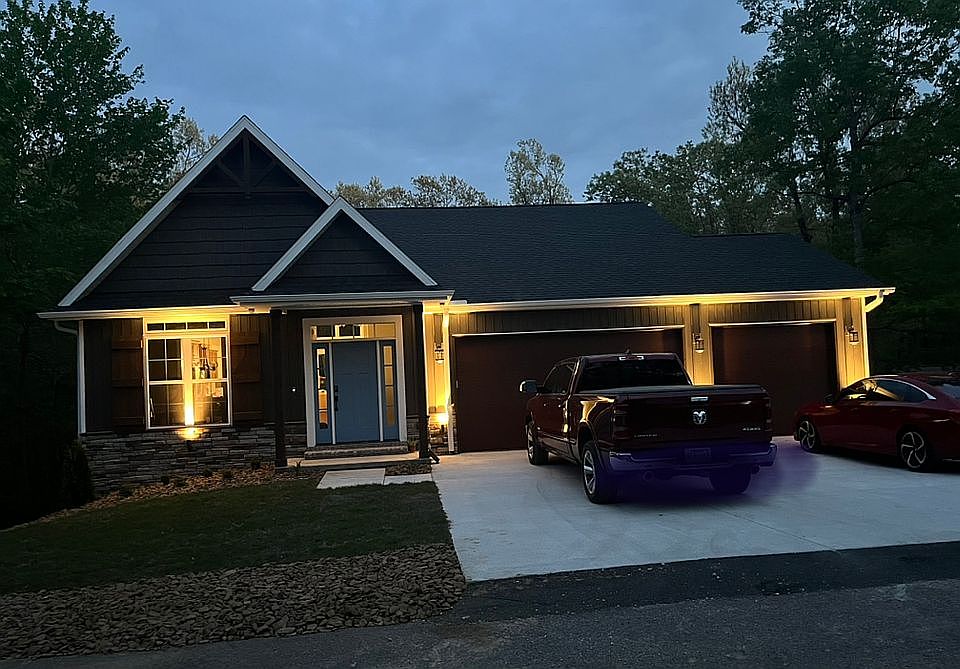 1st image of 8 Coylton Ln