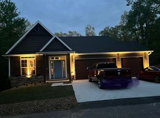 8 Coylton Ln, Bella Vista, AR 72715