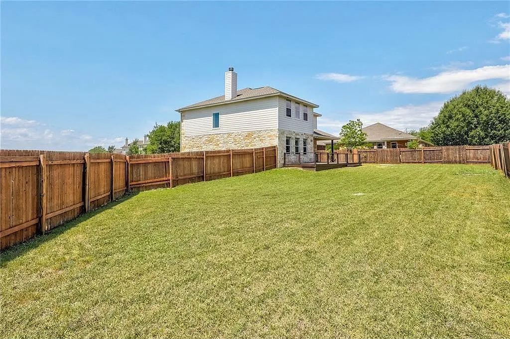 4 bed, 2.5 bath, 2702 sqft, $2,699 — Photo 3