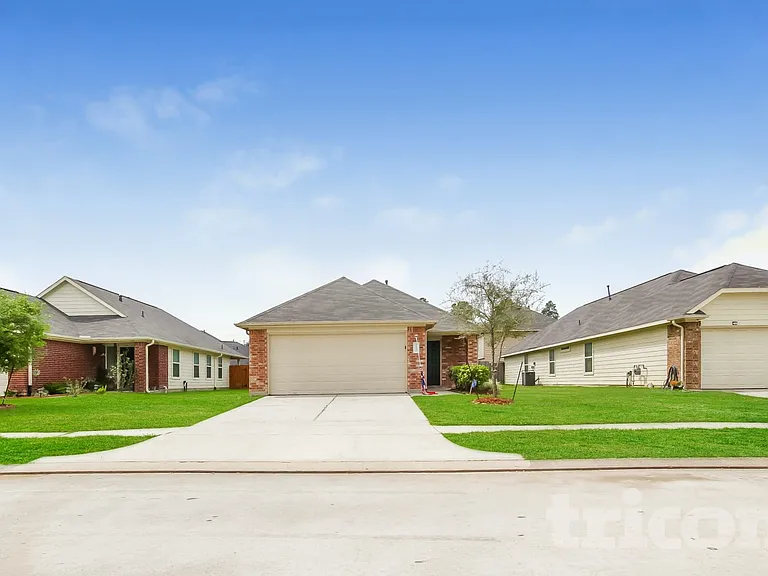 21427 Wilona Way — Photo 1