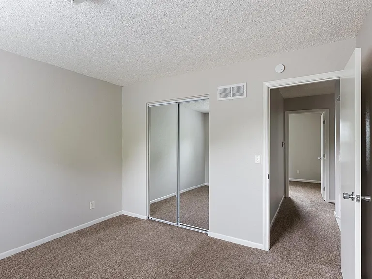 1401 La Chateau Dr — Photo 7