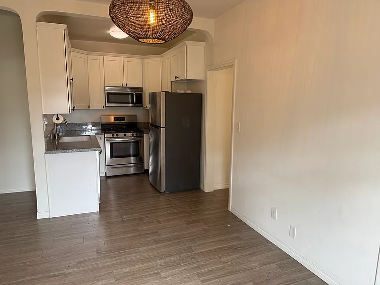 538 W Amerige Ave #E — Photo 2