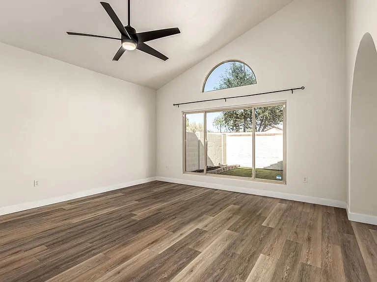 1538 E Laurel Ave — Photo 6
