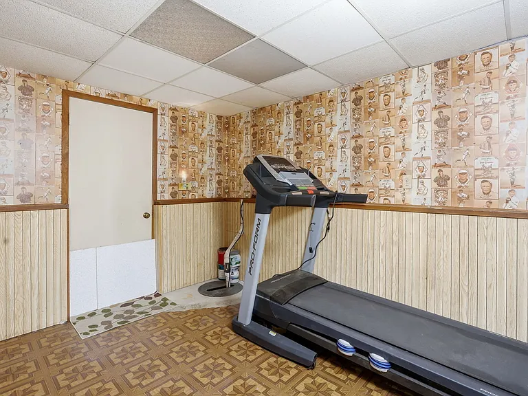 409 Kensington Dr — Photo 23