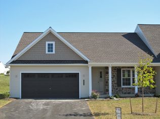 5234 Summerfield Dr, Mount Joy, PA 17552