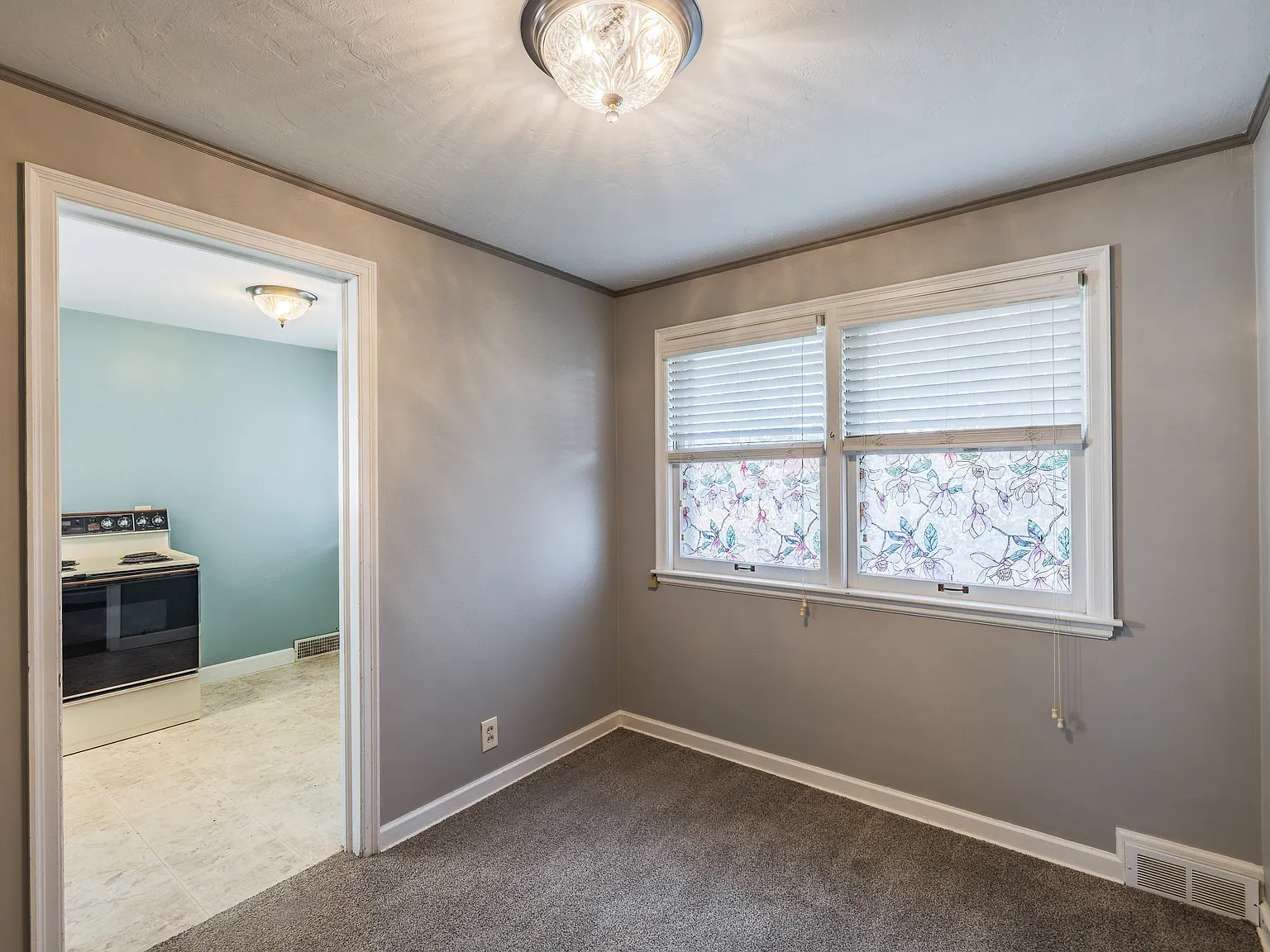 2 bed, 990 sqft, $889 — Photo 3