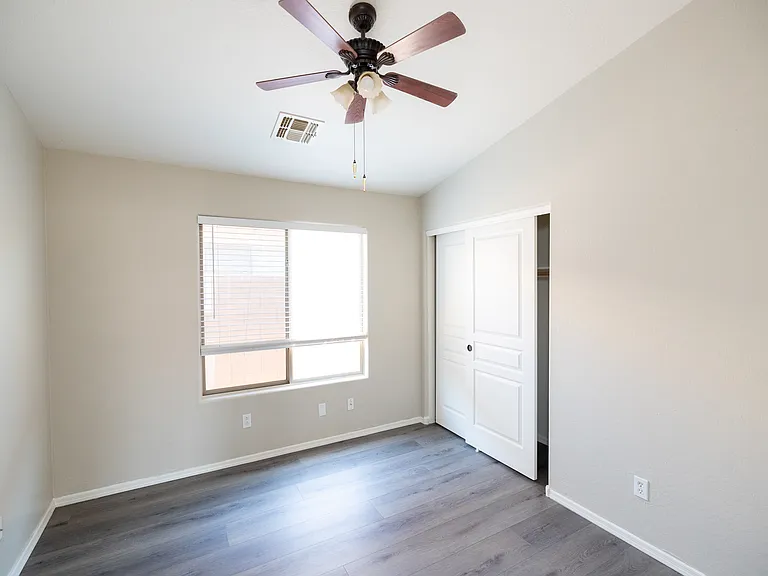 2541 E Silversmith Trl — Photo 16