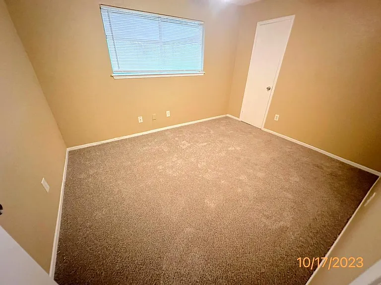 12210 Roandale Dr — Photo 11