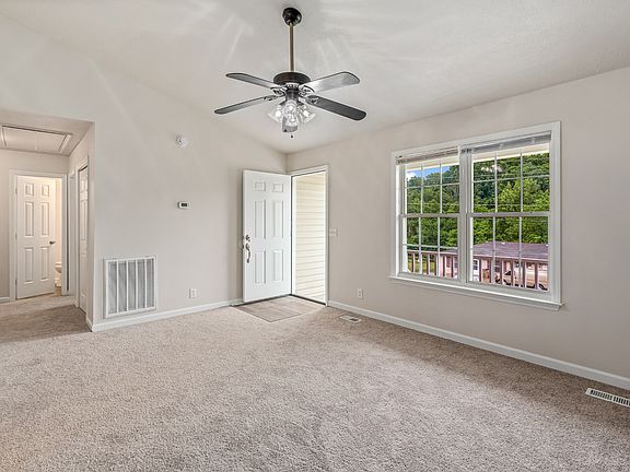 3rd image of 4041 Moss Rd
