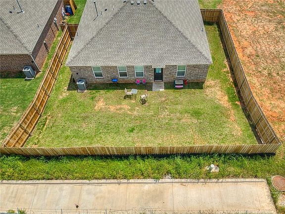 3rd image of 629 Fox Hollow Ct