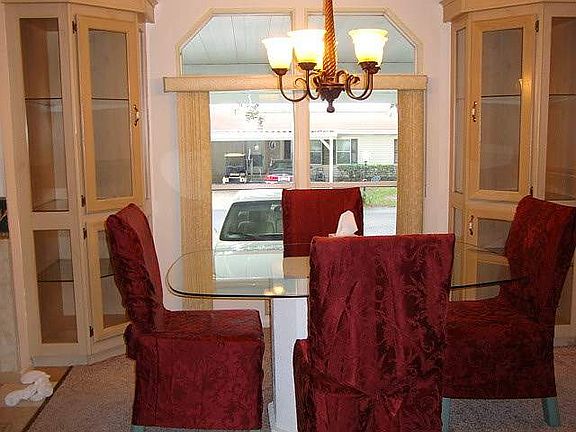 3rd image of 326 Kingslake Dr