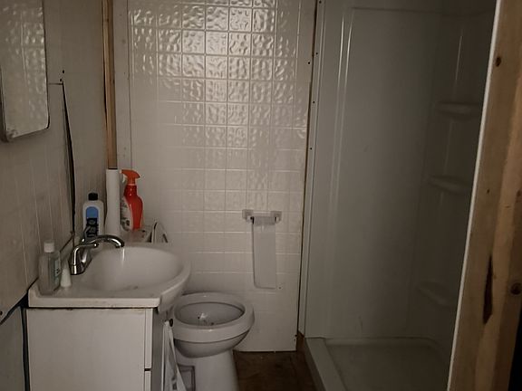 5th image of 715 Lee St