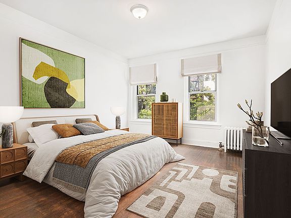 4th image of 318 E 83rd St #5E