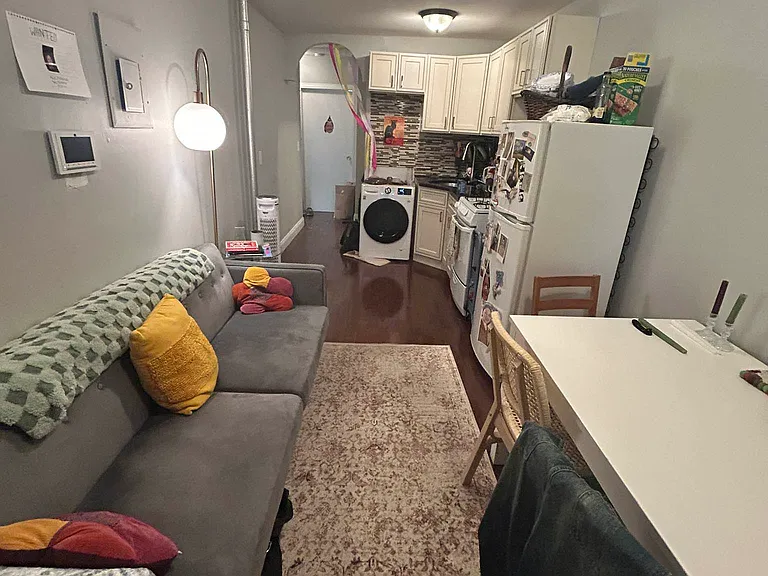 265 E 10th St #7 — Photo 2