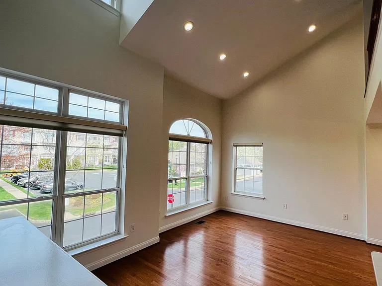 802 Firethorn Dr #802 — Photo 6