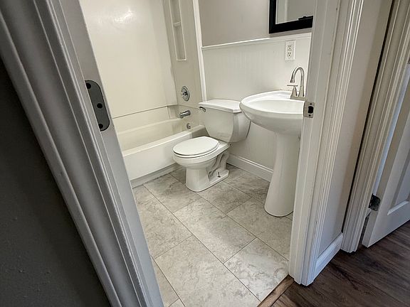 4th image of 2724 Essex St