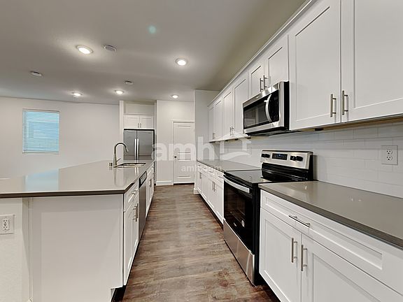 3rd image of 10447 Beaver Tail St