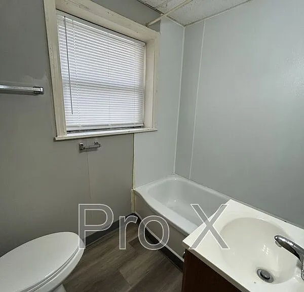126 E 13th St #5 — Photo 5