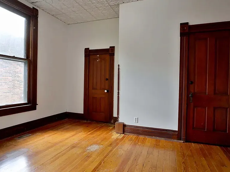 317 E Glenwood St — Photo 14
