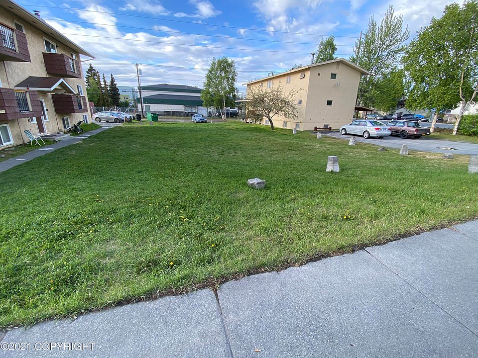 2nd image of 837 E 11th Ave