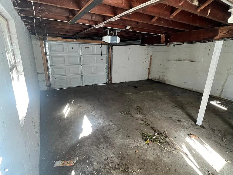 Montana Ave — Photo 2