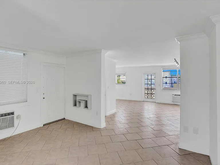 713 Collins Ave #42 — Photo 8