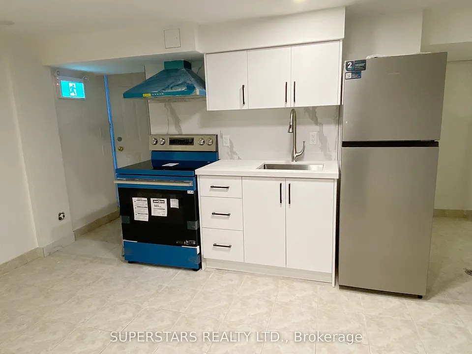 122 Huron St #1