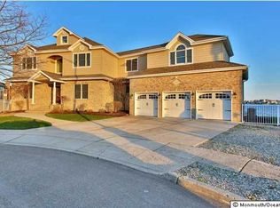 9 S Hollybrook Dr, Toms River, NJ 08753