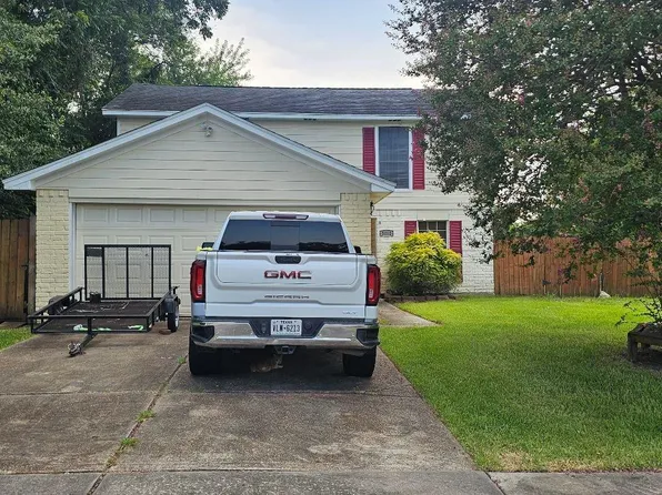 5002 Ripple Creek Dr, Baytown, TX 77521